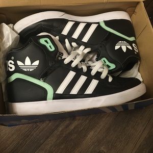 Adidas Sneakers